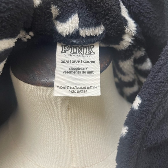 PINK Victoria’s Secret Robe - Picture 5 of 5